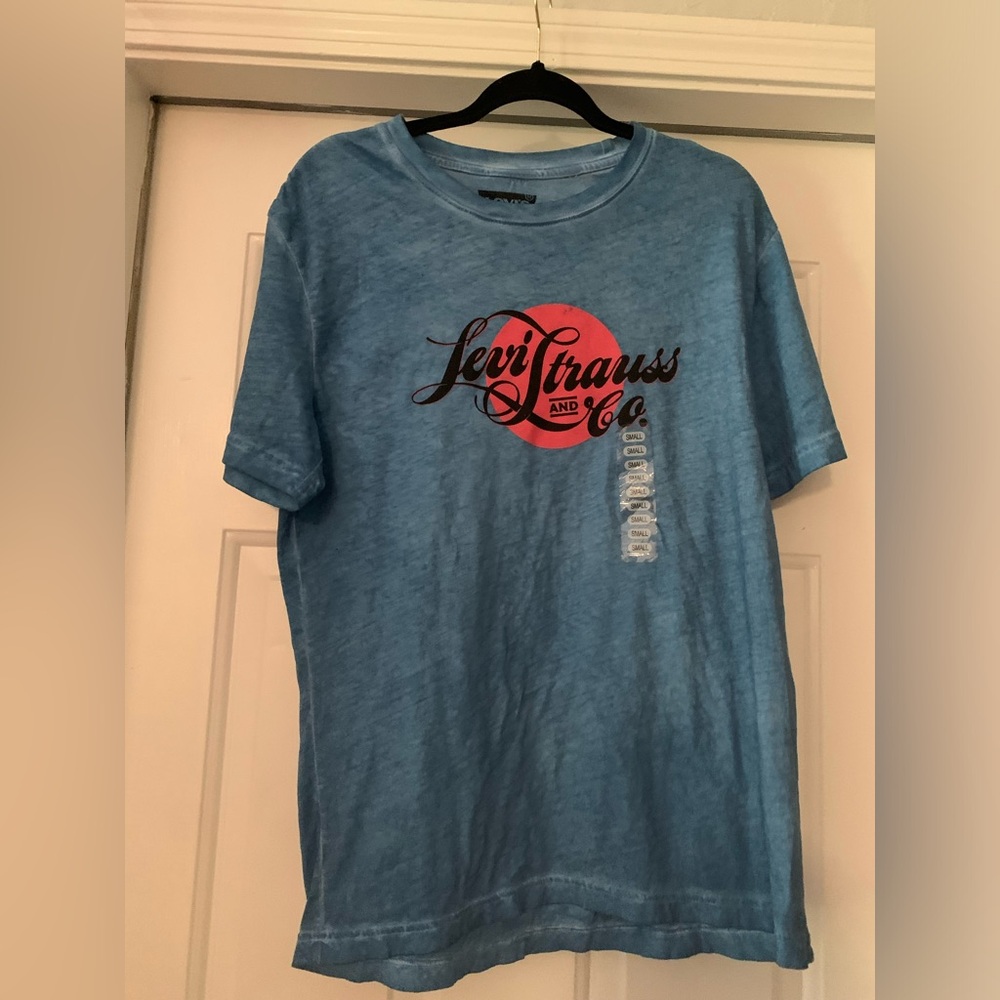 NWOT-Levi’s men’s short sleeve shirt size S